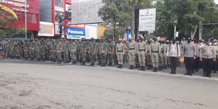 Korem 172/PWY Bantu Pembersihan Pasca Banjir di Kota Jayapura.