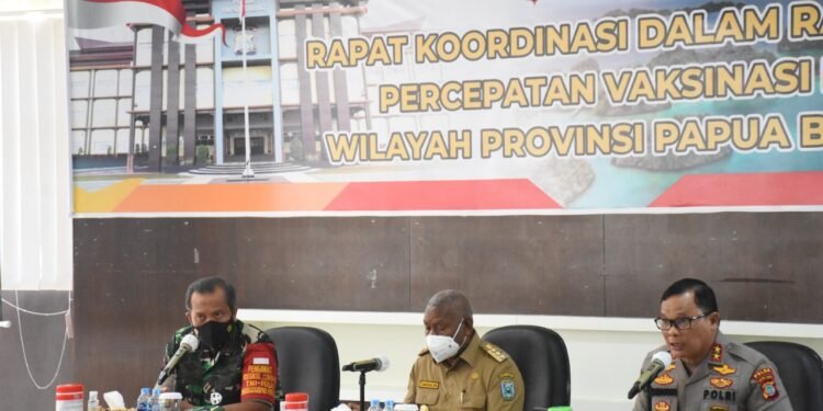 Ikuti Rakor Percepatan Vaksinasi, Pangdam Kasuari Sampaikan Kehadiran TNI-Polri di Papua Barat Untuk Bantu Pemda.