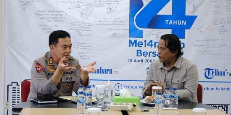 Silaturahmi Media, Kapolda Irjen Iqbal Sambangi Tribun Pekanbaru.