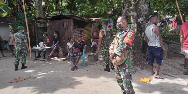 Eratkan Keharmonisan, Babinsa Koramil 1802-02/Sorong Barat Komsos Dengan Warga Binaan.