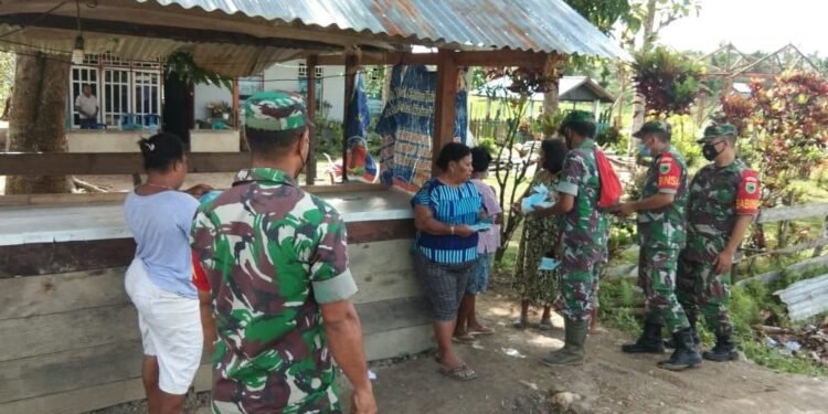 Monitor Wilayah Binaan, Babinsa Koramil 1802-06/Klamono Komsos Warga Binaan.