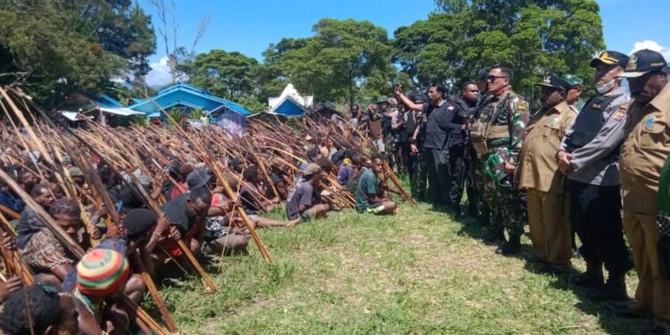 Redam Konflik, TNI-Polri dan Pemkab Temui Masyarakat Dari Dua Kelompok Massa.