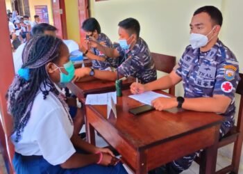 Untuk Ciptakan Herd Immunity Dua Jenis Vaksin Covid-19 Serbu Pelajar SMP PGRI Salawati di Kabupaten Sorong.