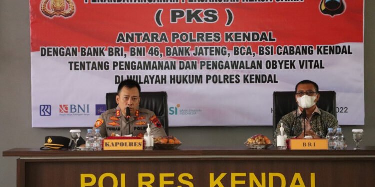 Amankan Obyek Vital, Polres Kendal Menandatangani Kerjasama Penjagaan Dan Pengawalan Dengan Sektor Perbankan.