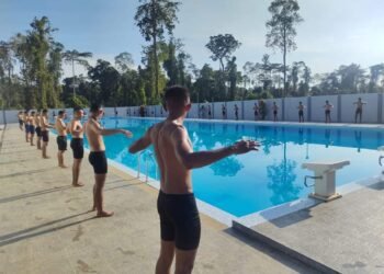 Prajurit Goura Victoria Menbanpur 3 Mar Pasmar 3 Tetap Asah ketangkasan Dalam Berenang.