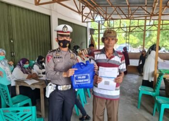 Gerai Vaksin di Batang Toman Bagikan Sembako.