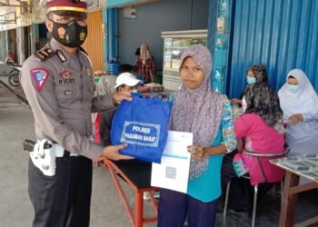 Gerai Vaksin di Simpang Base Camp Kinali Kecamatan Kinali Bagikan Sembako.