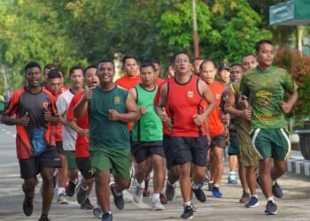 Guna Menjaga Stamina Dan Daya Tahan Tubuh, Anggota Korem 181/PVT Laksanakan Pembinaan Fisik.