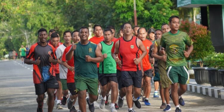 Guna Menjaga Stamina Dan Daya Tahan Tubuh, Anggota Korem 181/PVT Laksanakan Pembinaan Fisik.