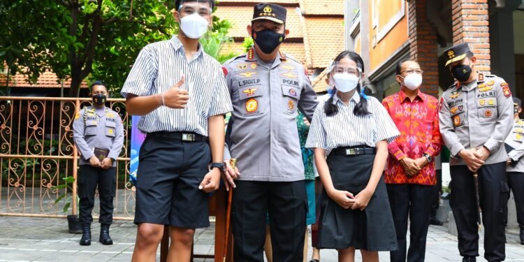Pelajar Senang Bisa Belajar Tatap Muka, Kapolri: Fokus Gapai Cita-Cita Agar Jadi Kebanggaan Keluarga.