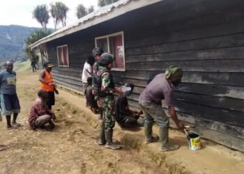Wujudkan Kepedulian Terhadap Rumah Ibadah, Pos Grimbun Satgas Yonif RK 114/SM Laksanakan Karya Bakti.