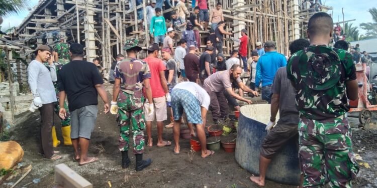 Satgas Yonif RK 732/Banau Gelar Karya Bakti Pengecoran Masjid.