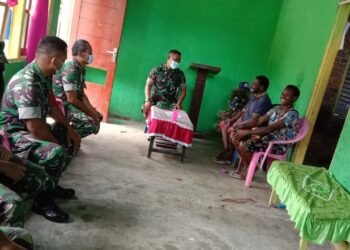 Tingkatkan Hubungan Kekeluargaan Dengan Kepala Suku, Danramil Aimas Anjangsana Dan Jalin Komunikasi.