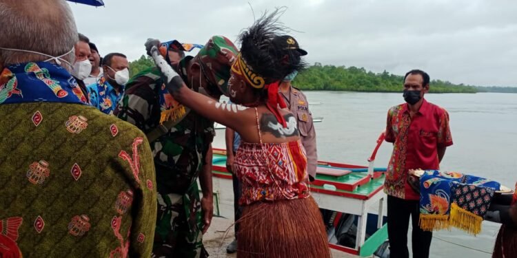 Danramil 1802-04/Seget Mewakili Dandim 1802/Sorong Hadiri Peresmian Gereja.