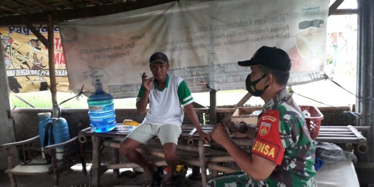 Melalui Komsos, Babinsa eratkan Keakraban Bersama Warga.