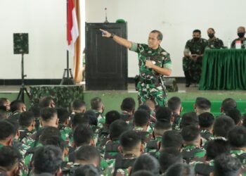 Beri Pengarahan, Pangdam Kasuari Minta Prajurit Agar Membantu Permasalahan di Papua Barat.