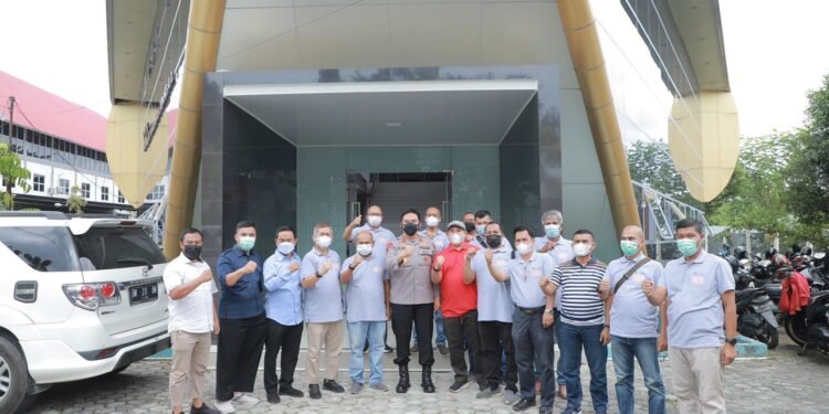 Kapolda Kunjungi PWI Riau : Saya Datang Karena Wartawan Adalah Pahlawan Saya.