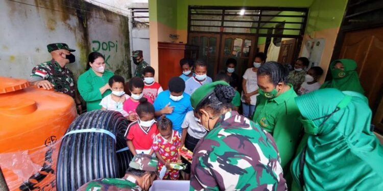 Kodim 1701/Jayapura Berbagi Kasih di Panti Asuhan Pembawa Terang.