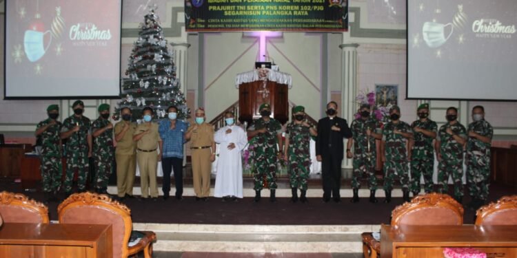 Dandim Hadiri Undangan Perayaan Natal Keluarga Besar Korem 102 Panju Panjung.
