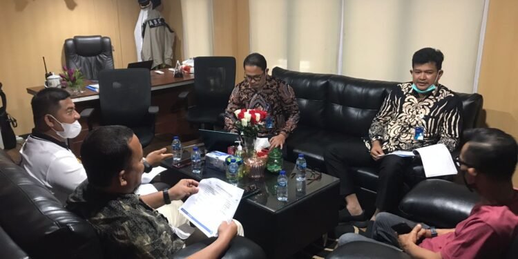 Gelar Giat Penyesuaian Tarif Bersama GM PT. ASDP IFC Batam, Ini Yang Dibahas Plt. Kadishub Lingga.