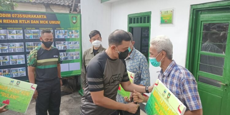 Penyerahan Hasil Renovasi RTLH Dan Pembangunan MCK Umum di Wilayah Kota Surakarta.