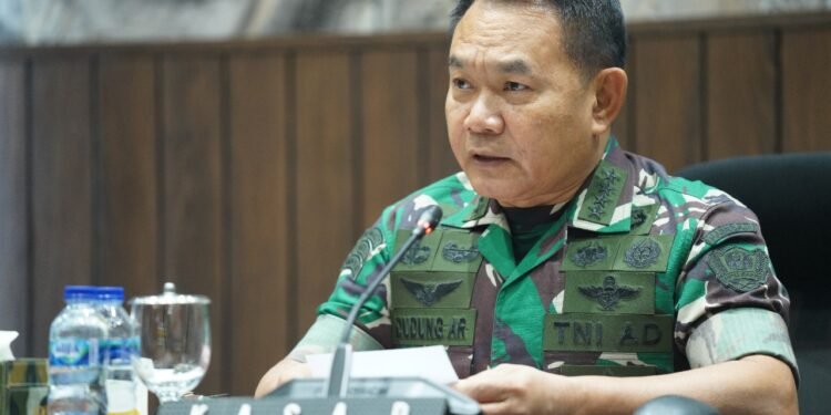 TNI AD Gandeng PT. Kimia Farma Salurkan Vaksin dan Sembako.