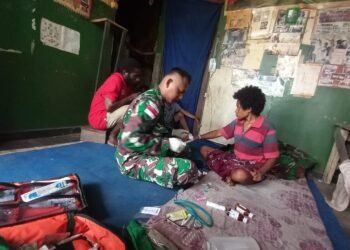 Tanggap Malaria, Satgas Yonif 126/KC Bantu Mengobati Masyarakat Yang Sakit Malaria di Wilayah Perbatasan RI-PNG.