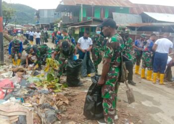 Pasca Banjir, Korem 172/PWY Kerja Bakti Bersihkan Kali Acai.