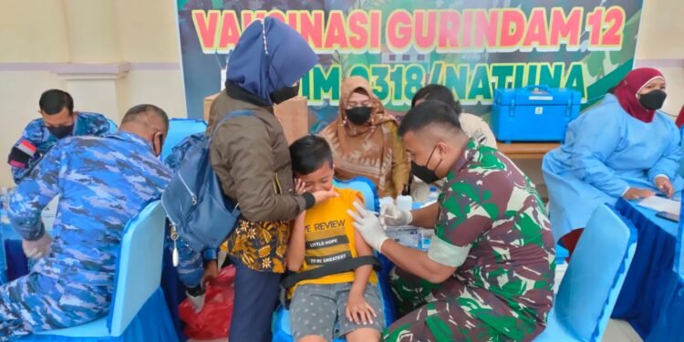Tim Vaksinasi Mobil Gurindam 12 Korem 033/WP Terus Gencarkan Vaksinasi di 5 Kabupaten 2 Kota Wilayah Kepulauan Riau.