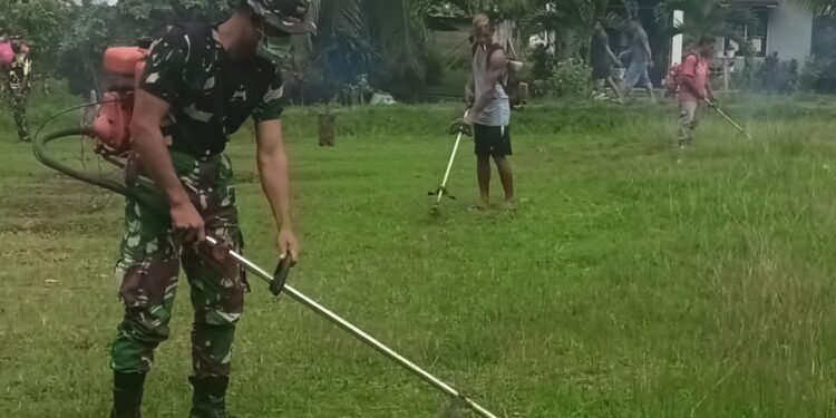 Bersama Masyarakat Desa Satgas Kodim Maluku Utara Yonif RK 732/Banau Gelar Karya Bakti.