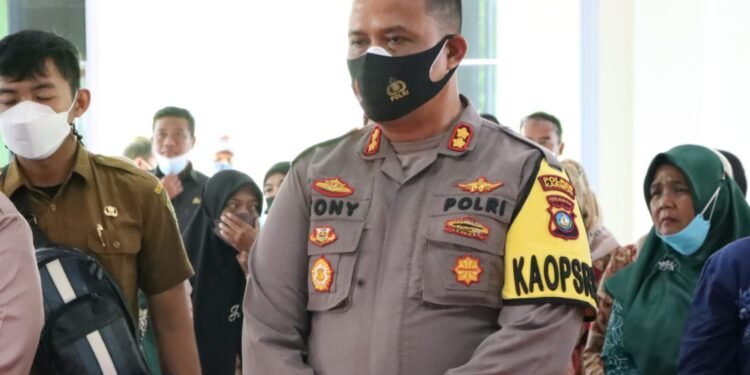 Kapolres dan Bupati Karimun Vicon Bersama Presiden RI Dalam Rangka Peninjauan Vaksinasi Booster Di Kepulauan Riau.