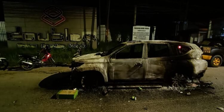 Tempat Hiburan Malam D.O Lides Terbakar Akibat Keributan Antara Kedua Kelompok masyarakat.