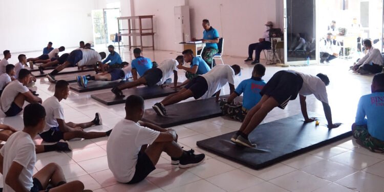 Bersaing Untuk Menjadi Prajurit TNI AL, Casis Laksanakan Tes Kesegaran Jasmani.