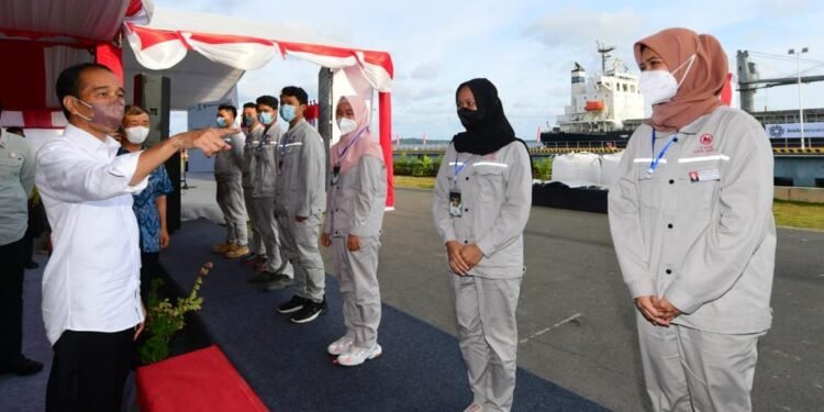 Presiden Jokowi Lepas Ekspor Perdana Smelter Grade Alumina.