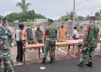 Bangun Semangat Berdagang, Babinsa Koramil Sorong Barat Komsos Dengan Pedagang Baru.