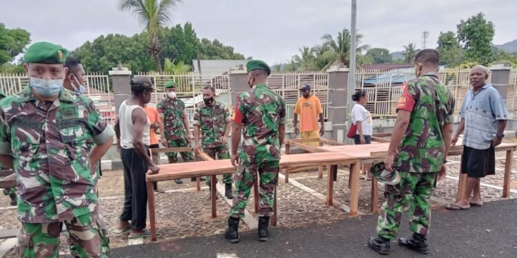 Bangun Semangat Berdagang, Babinsa Koramil Sorong Barat Komsos Dengan Pedagang Baru.