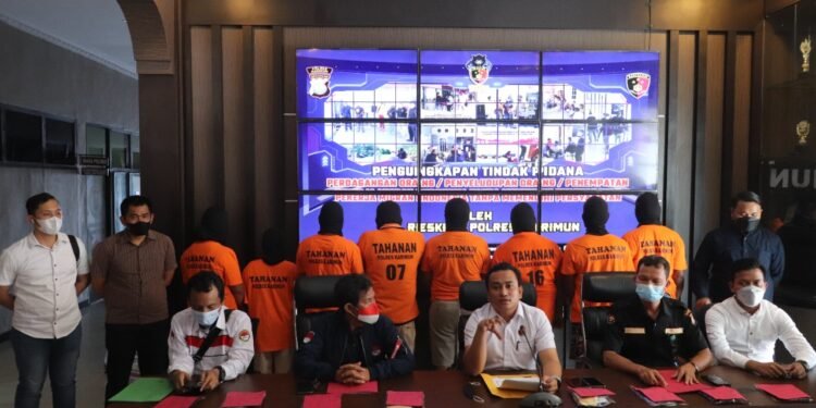 Ops Bunga Seligi 2022 Polres Karimun Tangkap 8 Pelaku dan Putuskan Mata Rantai Jaringan ZA yang Memberangkatkan Calon PMI Ilegal.