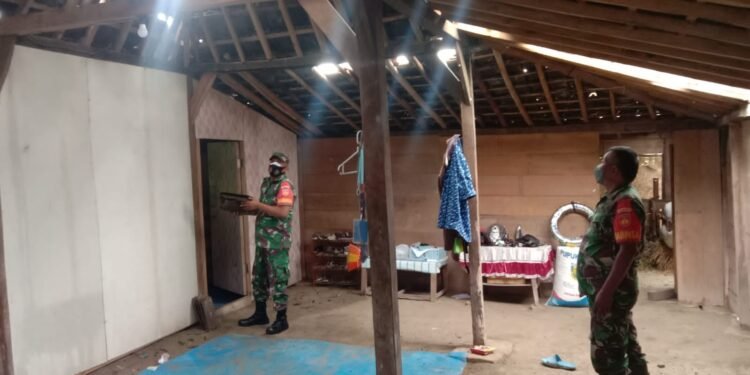 Angin Kencang Melanda Babinsa Turun Tangan.