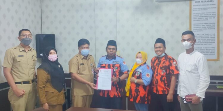 Audiensi ke Disnaker, B2P3 Kota Pekanbaru Harapkan Penegakan Perda Penempatan Tenaga Kerja Lokal.