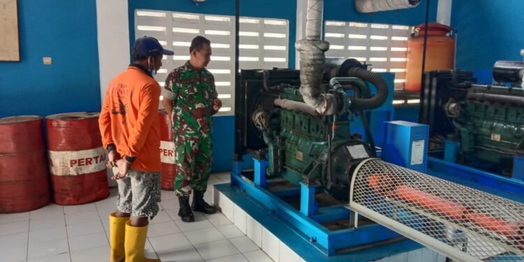Antisipasi Banjir Danramil 03/Serengan Cek Pintu Air Joyontakan.