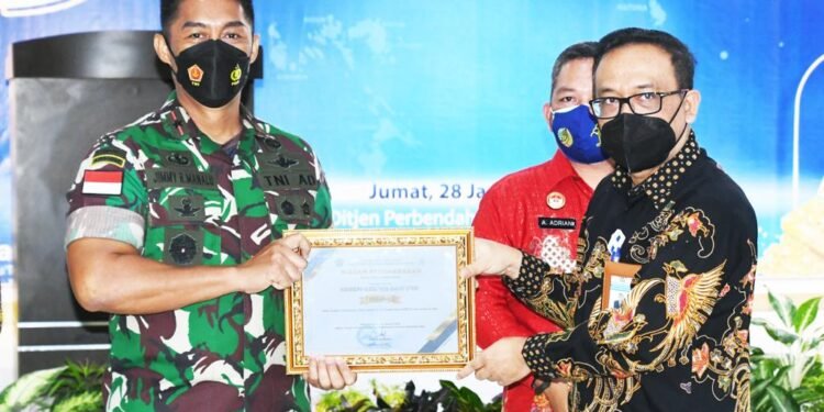 Brigjen TNI Jimmy Terima Anugerah Terbaik DJPb Provinsi Kepri.