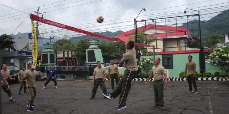Cara Menjaga Kebugaran Tubuh Di Masa Pandemi Ala Prajurit Dan PNS Kodim Wonogiri.