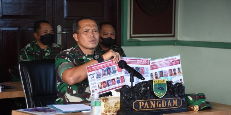 Gelar Conferensi Pers, Pangdam XVIII/Kasuari Beberkan Hasil Pencapaian Bersama Prajurit Kodam Selama Menjabat.