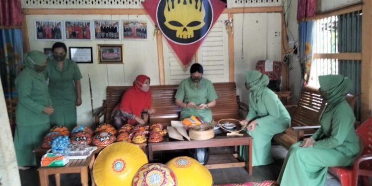 Ketua Persit KCK Daerah XII/Tpr Laksanakan Tatap Muka Dengan Persit KCK Cabang LV Yon Armed 16.