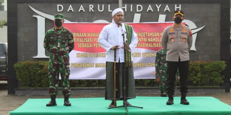 Dandim, Kapolres, Kemenag Kab. Skh dan PMII Buka Kegiatan Wasbang, Pengetahuan Hukum dan Keagamaan di Ponpes Daarul Hidayah Bulakrejo.