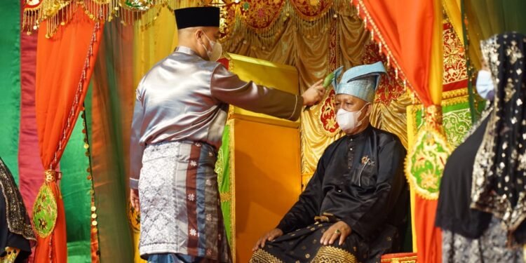 Kukuhkan Ketua LAM Desa Mepar, Bupati Lingga Sebut Fokus Jadi Tempat Wisata Sejarah dan Religi.