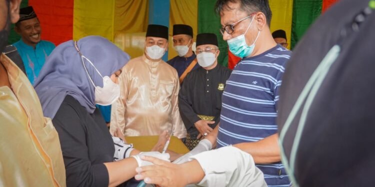 Hadiri Giat Sunatan Masal dan Santunan Anak Yatim, Bupati Lingga Sebut Desa Resun Akan Dijadikan Desa Agrowisata.