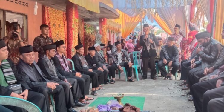 Dt. Majo Nan Putiah Paninggiran Ateh Batagak Pangulu.