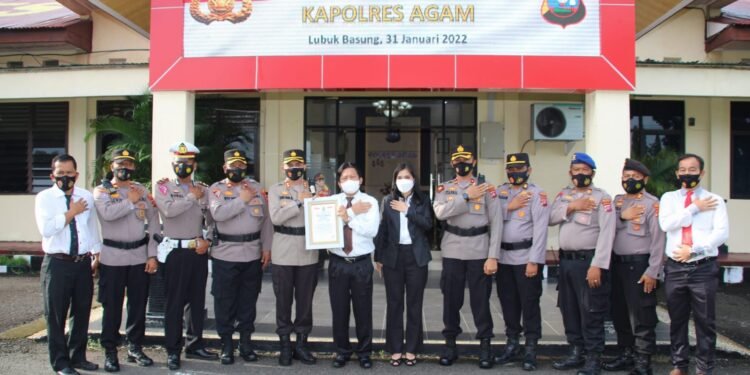 Polres Agam Terima Penghargaan dari Lembaga Kajian Strategis Kepolisian Indonesia