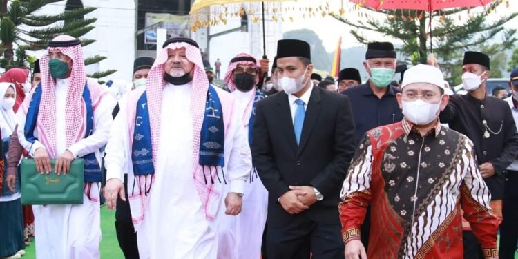 Ribuan Santri ICBS Harau Sambut Meriah Kunjungan Duta Besar Arab Saudi.